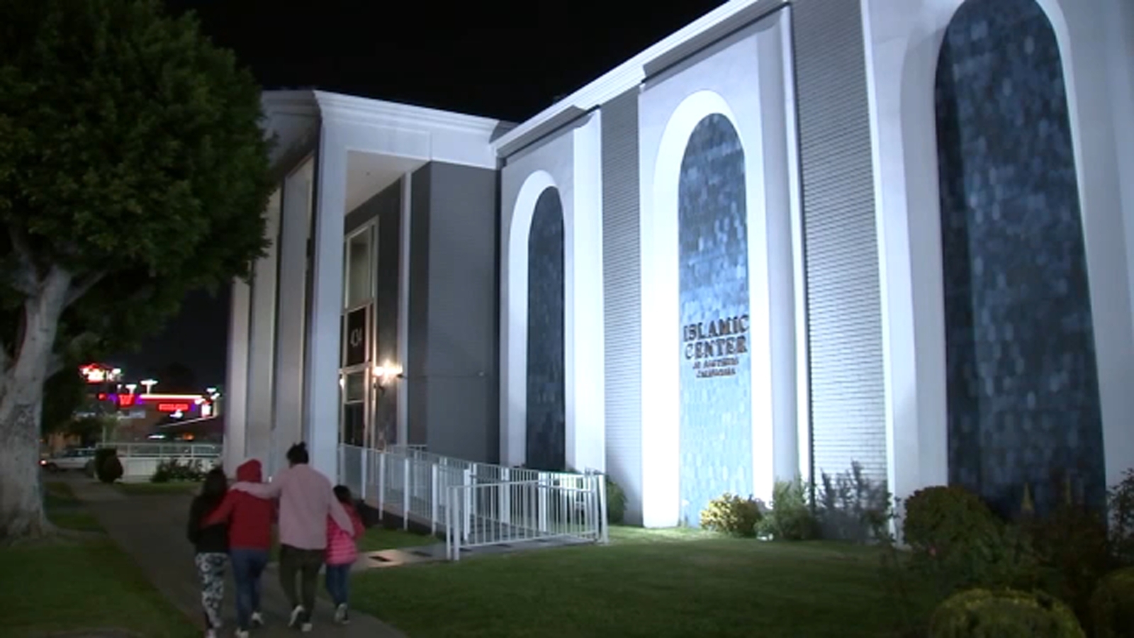 Man accused of defacing LA Islamic center with hatefilled words on Easter Sunday