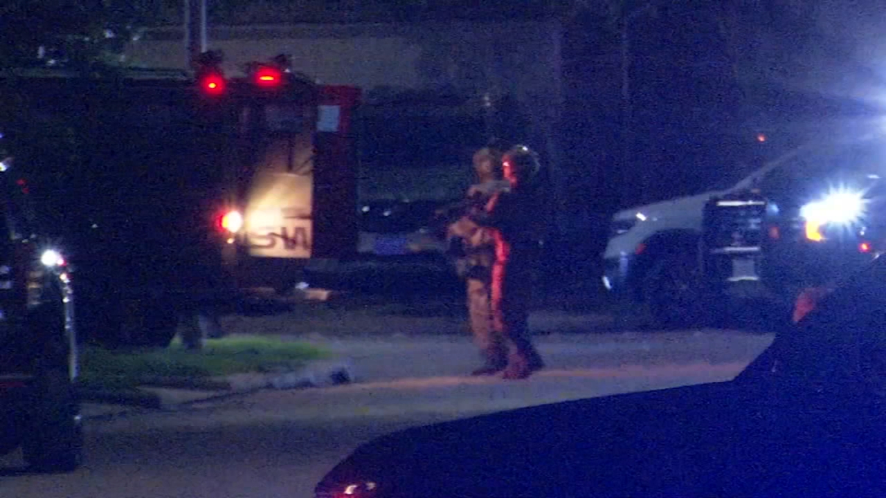 2 arrested after man shot outside Sugar Land restaurant, police say