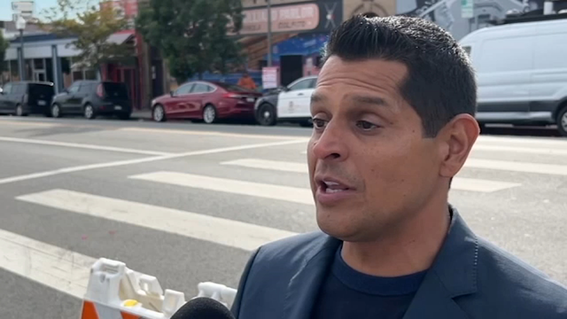 Asambleísta Miguel Santiago anuncia su candidatura contra De León