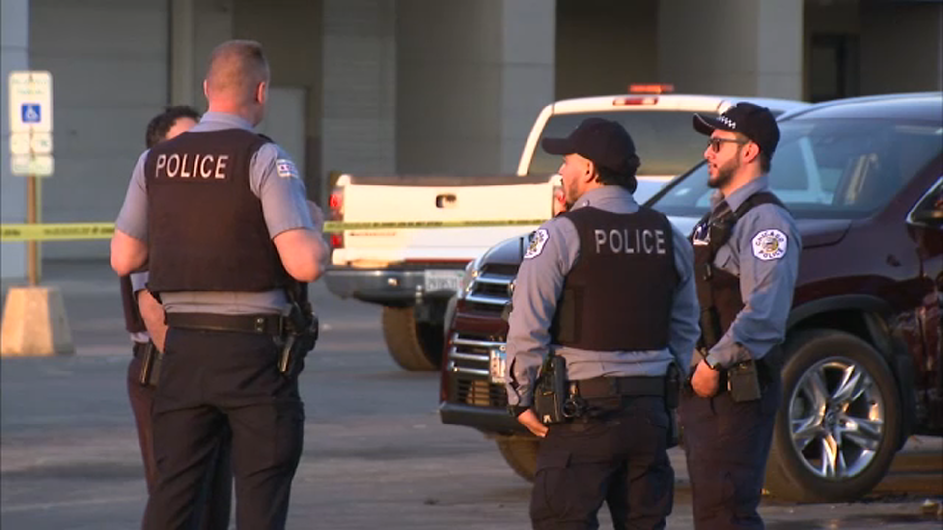Man shot to death in clothing store parking lot on SW Side: police