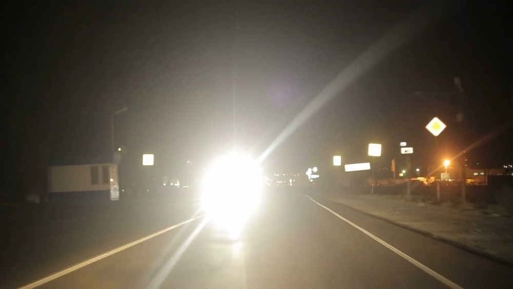 Foundation calling for ban on 'blinding' LED vehicle headlights