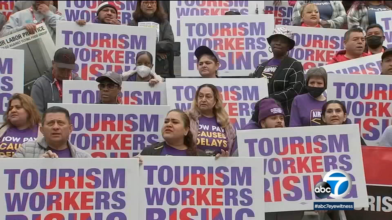 LA councilman introduces motion to raise wages for tourism workers