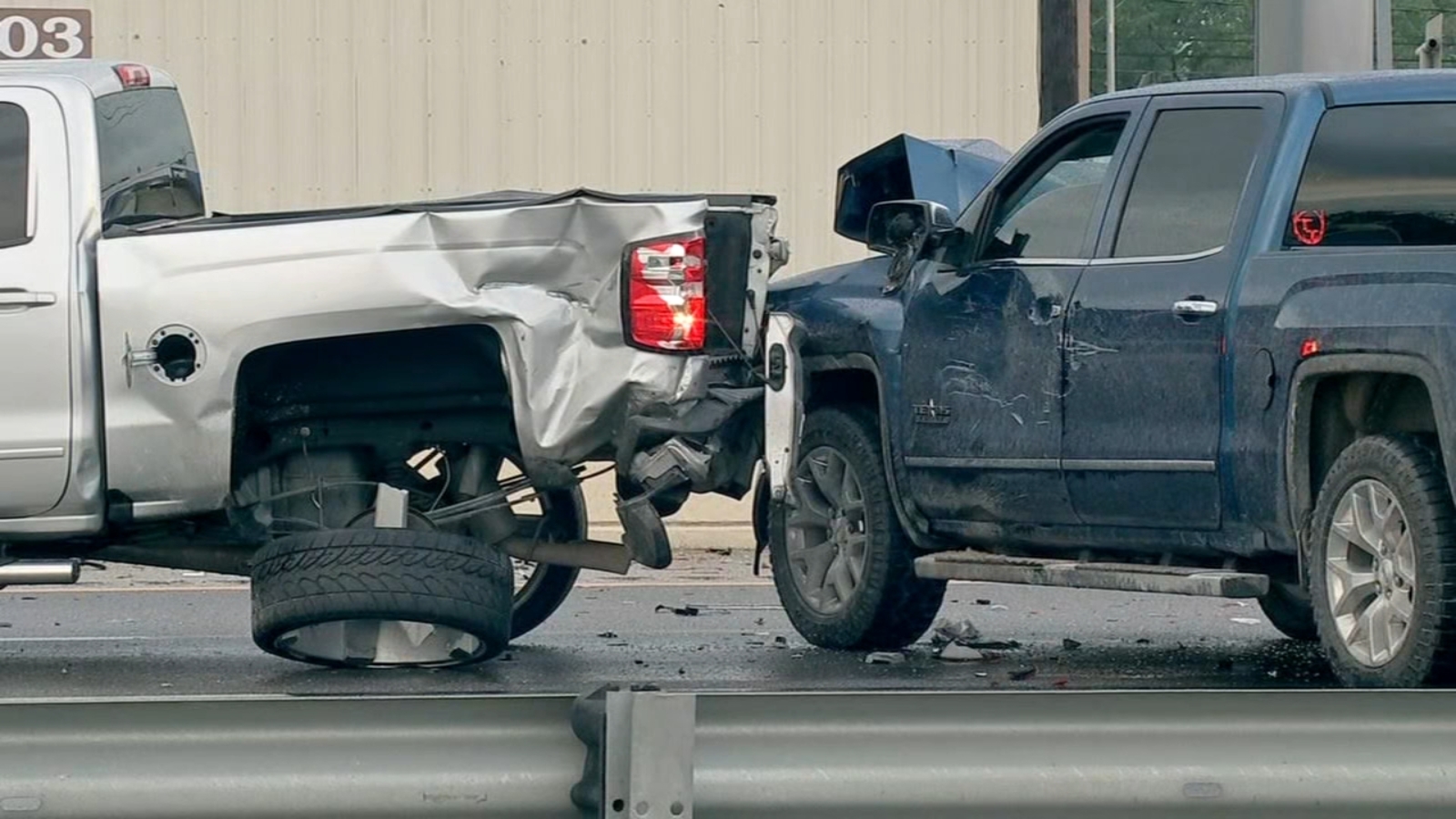 Houston traffic fatalities: Woman dies after getting out of rear-ended ...