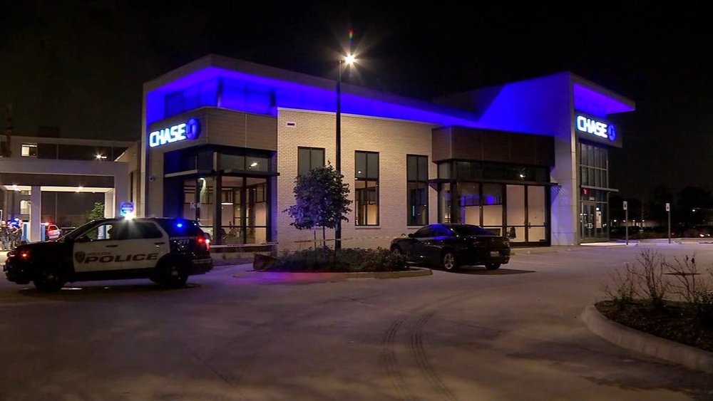 Robbery suspect in Houston, wanted for murder in Louisiana, HPD says