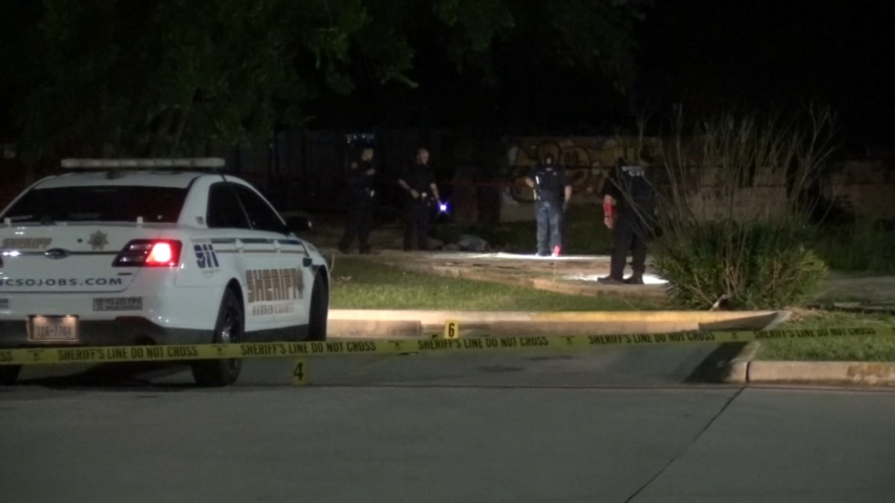 Man found dead after fight outside hotel on FM-1960, deputies say
