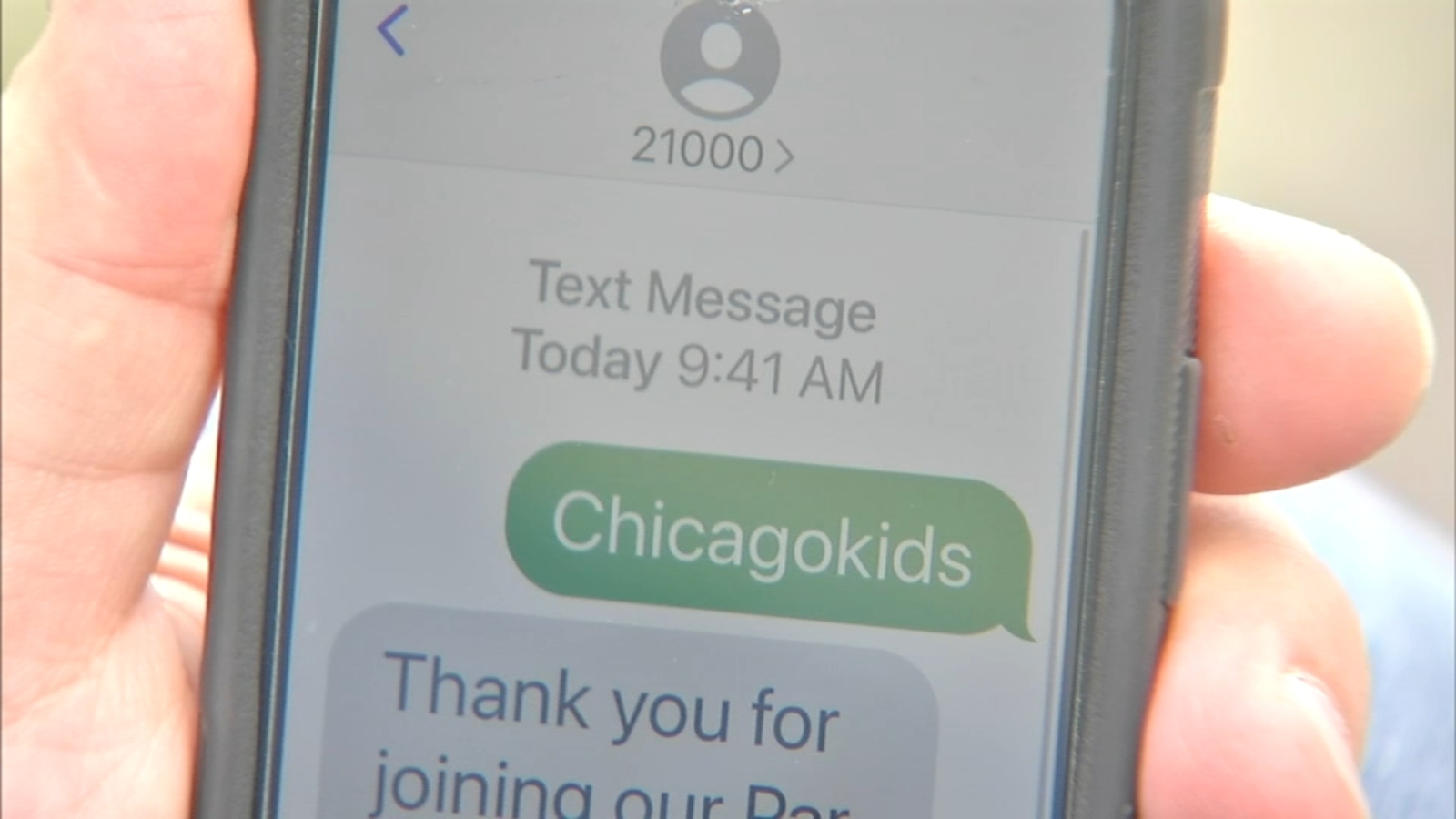 Teen takeover: Organization assists Chicago police with text alert line to help prevent teens from forming chaotic crowds - Vimarsana News