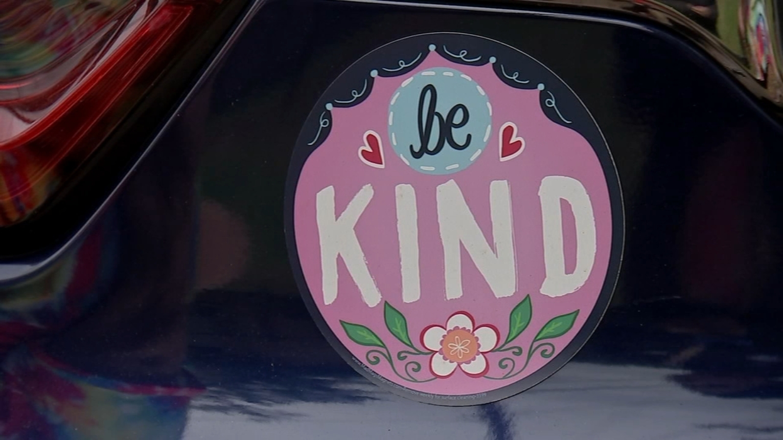 Im here and alive  Woman describes polite robbery after suspects talk to her listen to music