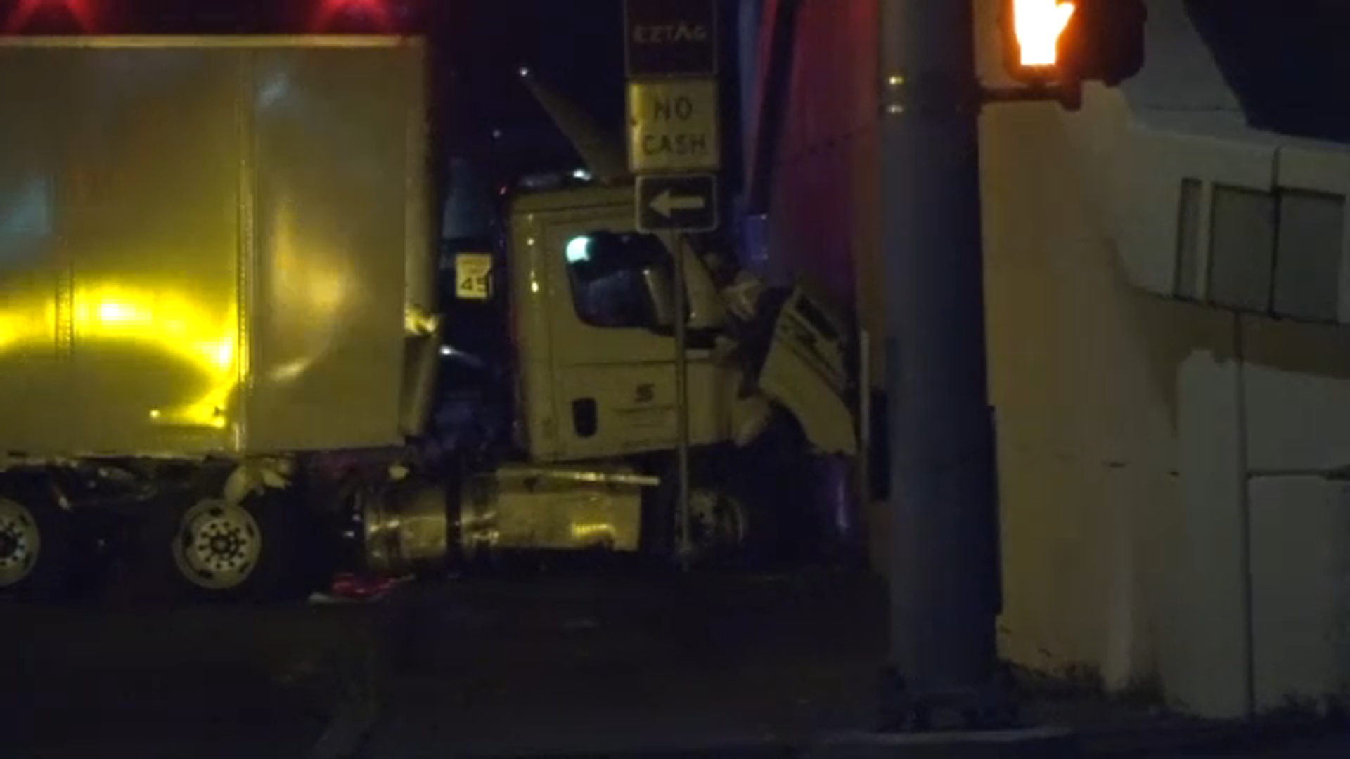 18-wheeler driver dead after driving off overpass in Cypress: Deputies