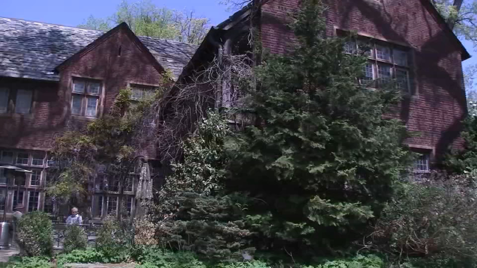 A look inside the auction, history at Oakwell Estate formerly owned by