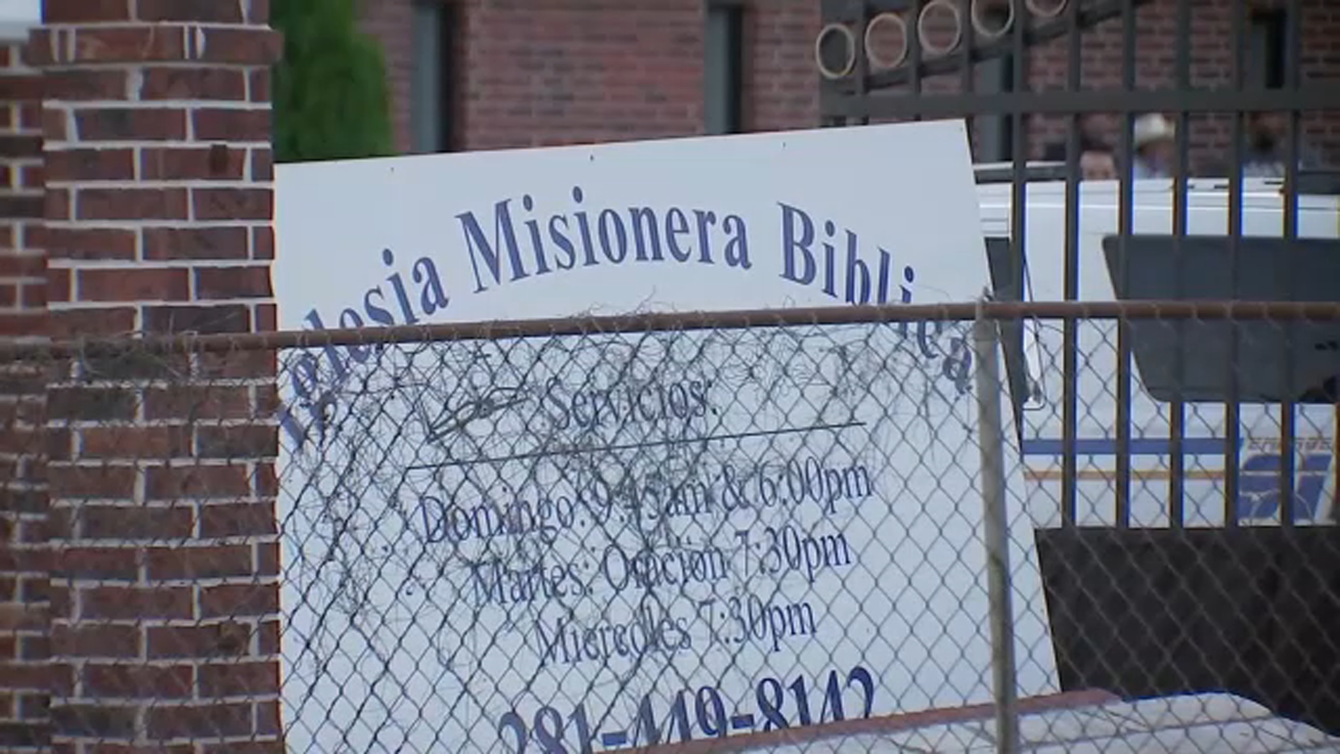 Large sign topples and kills man working on it, sheriff says