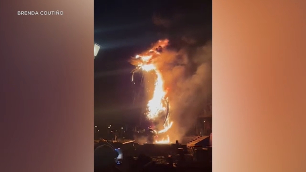 Disneyland's 'Fantasmic' show dragon bursts into flames