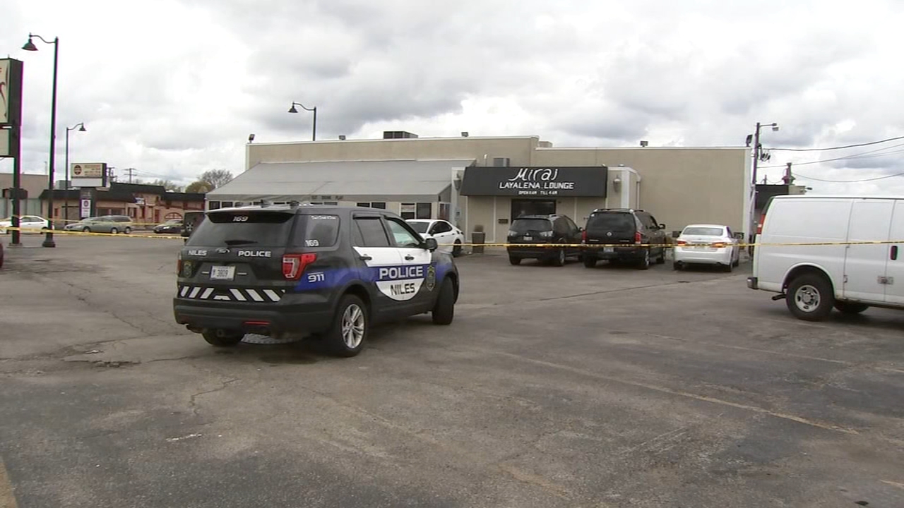 Man shot to death outside north suburban restaurant: police
