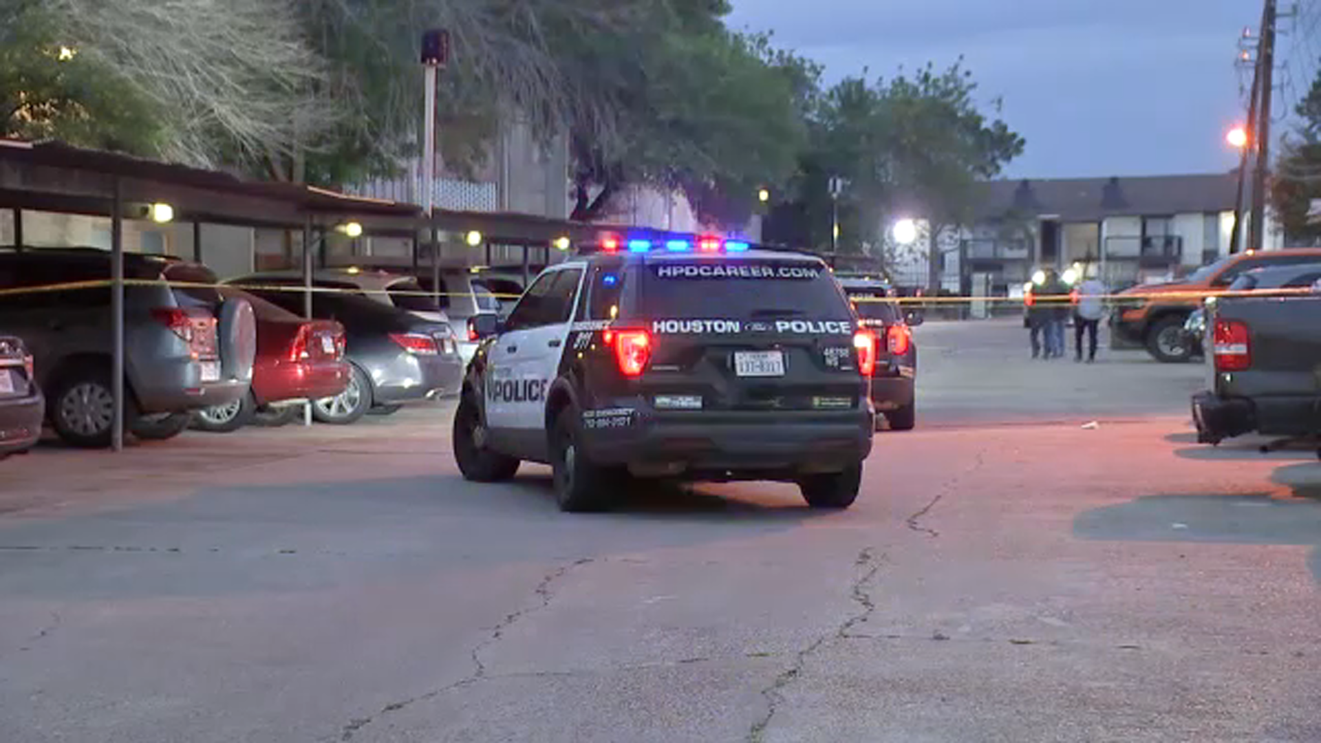 1 dead, 1 hurt after shooting suspect forced entry in apartment: HPD