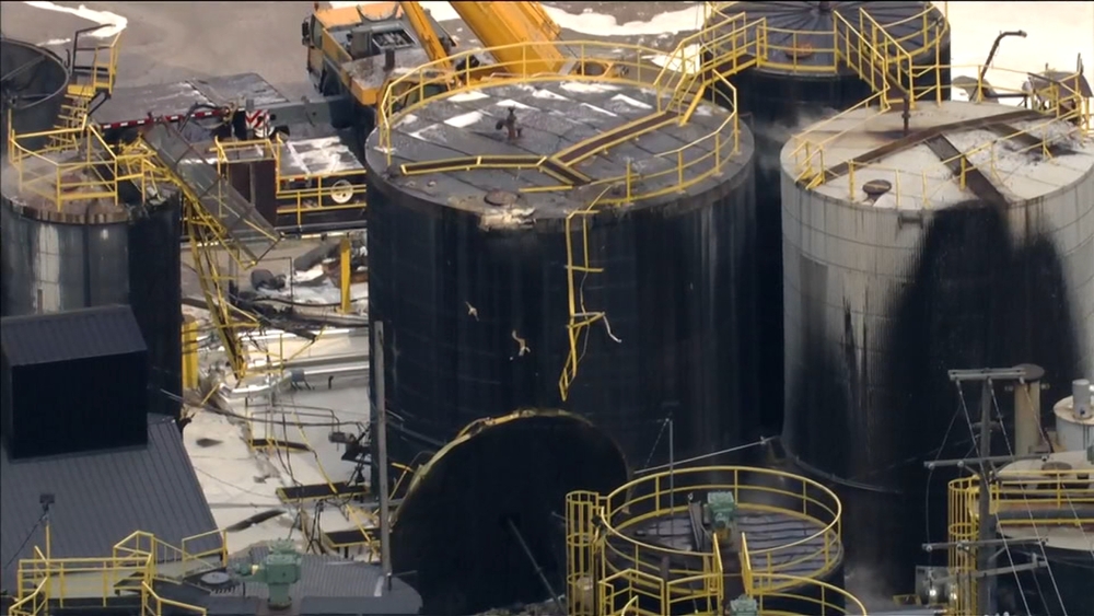 Lemont fire crews respond to petroleoum plant fire