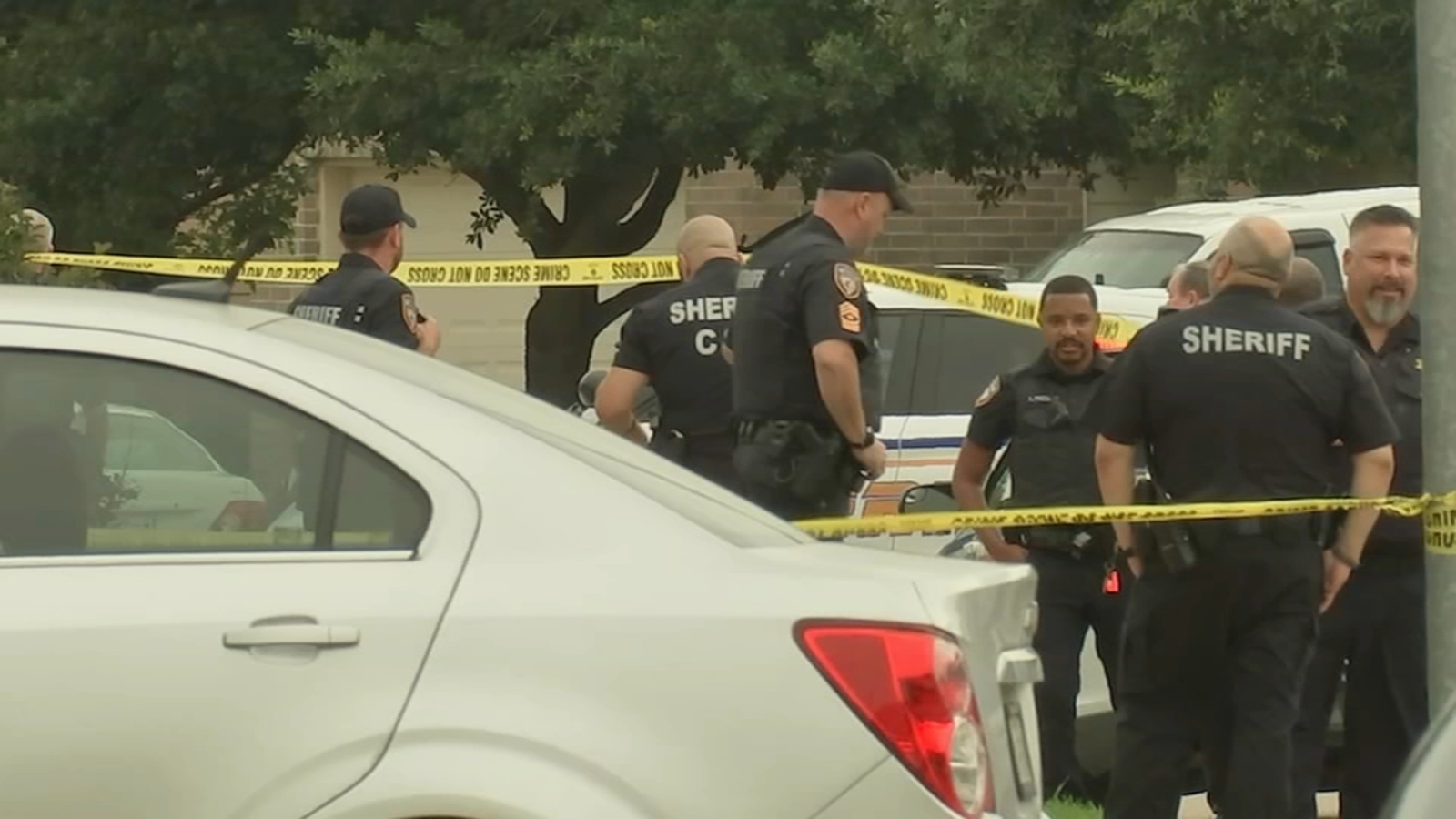Deadly shooting: 19-year-old finds mother shot to death after multiple shots fired on home in W. Harris County, officials say - Vimarsana News