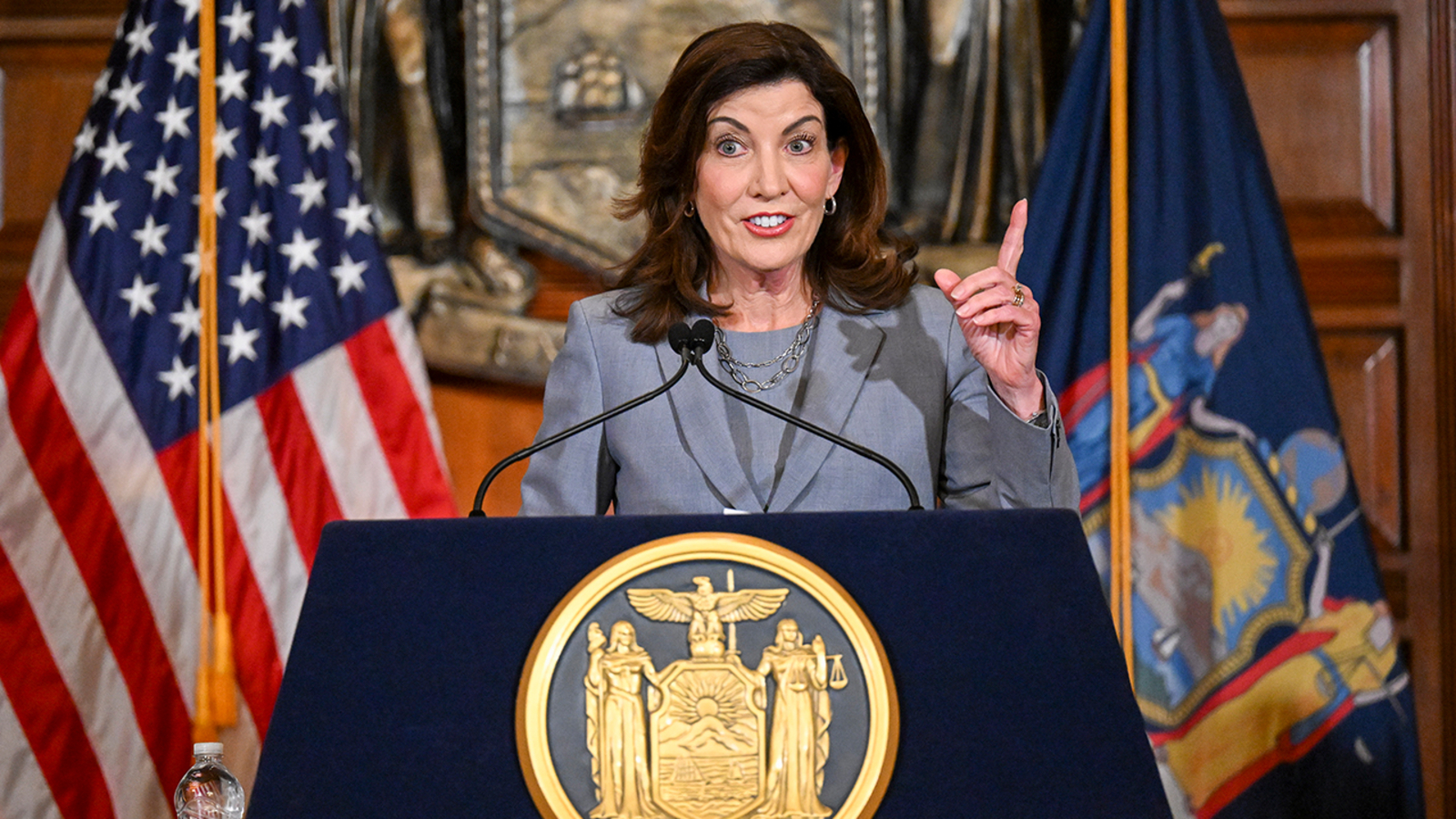 New York budget deal tweaks state's bail laws, boosts minimum wage, $1.1 billion+ in MTA funding - Vimarsana News
