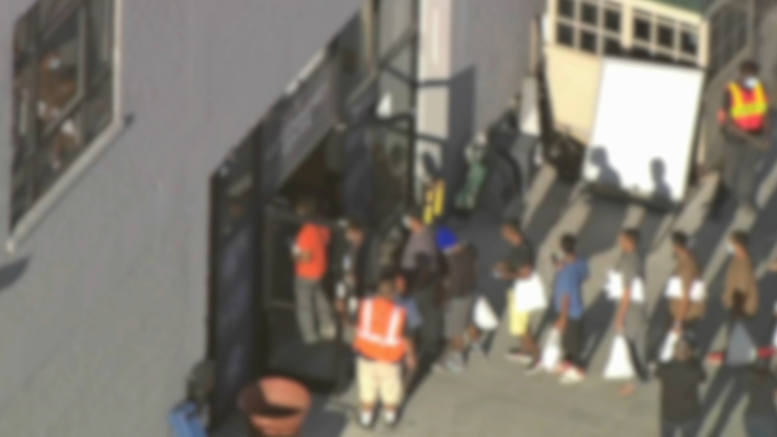 Chicago migrants: Chicago Mayor Lori Lightfoot sends letter asking Texas Gov. Greg Abbott to stop busing migrants to city - Vimarsana News