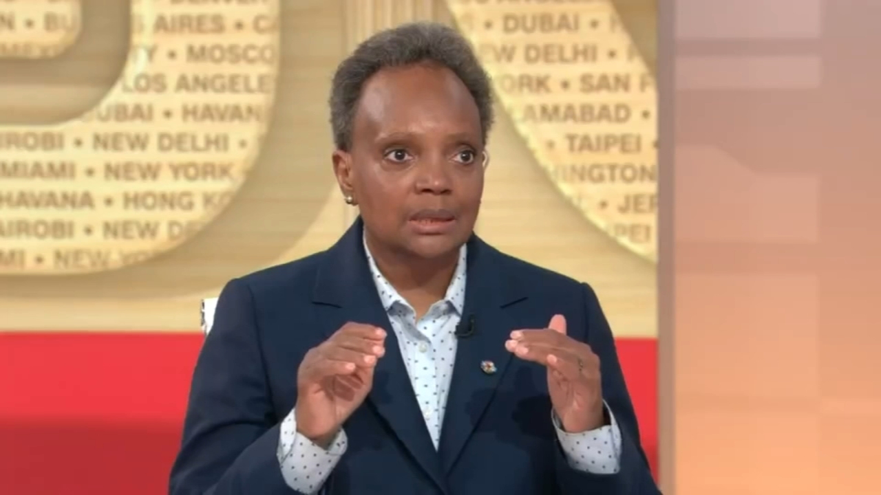 Lightfoot, Abbott trade barbs over migrants from Texas