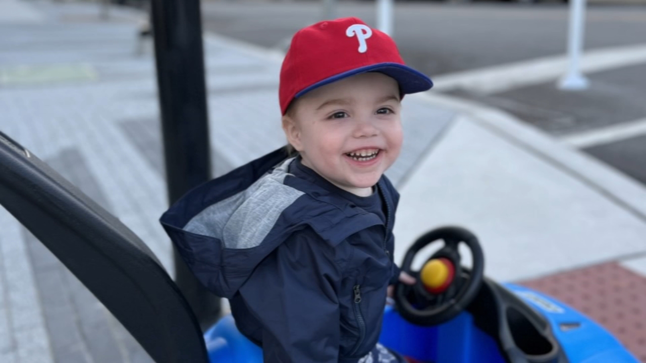 Lacrosse team rallies behind coach after son's cancer diagnosis