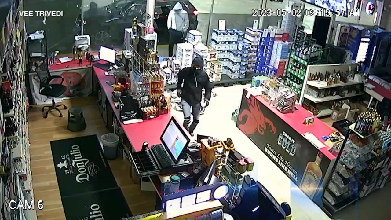 $12K in cash, product stolen from west suburban liquor store: VIDEO