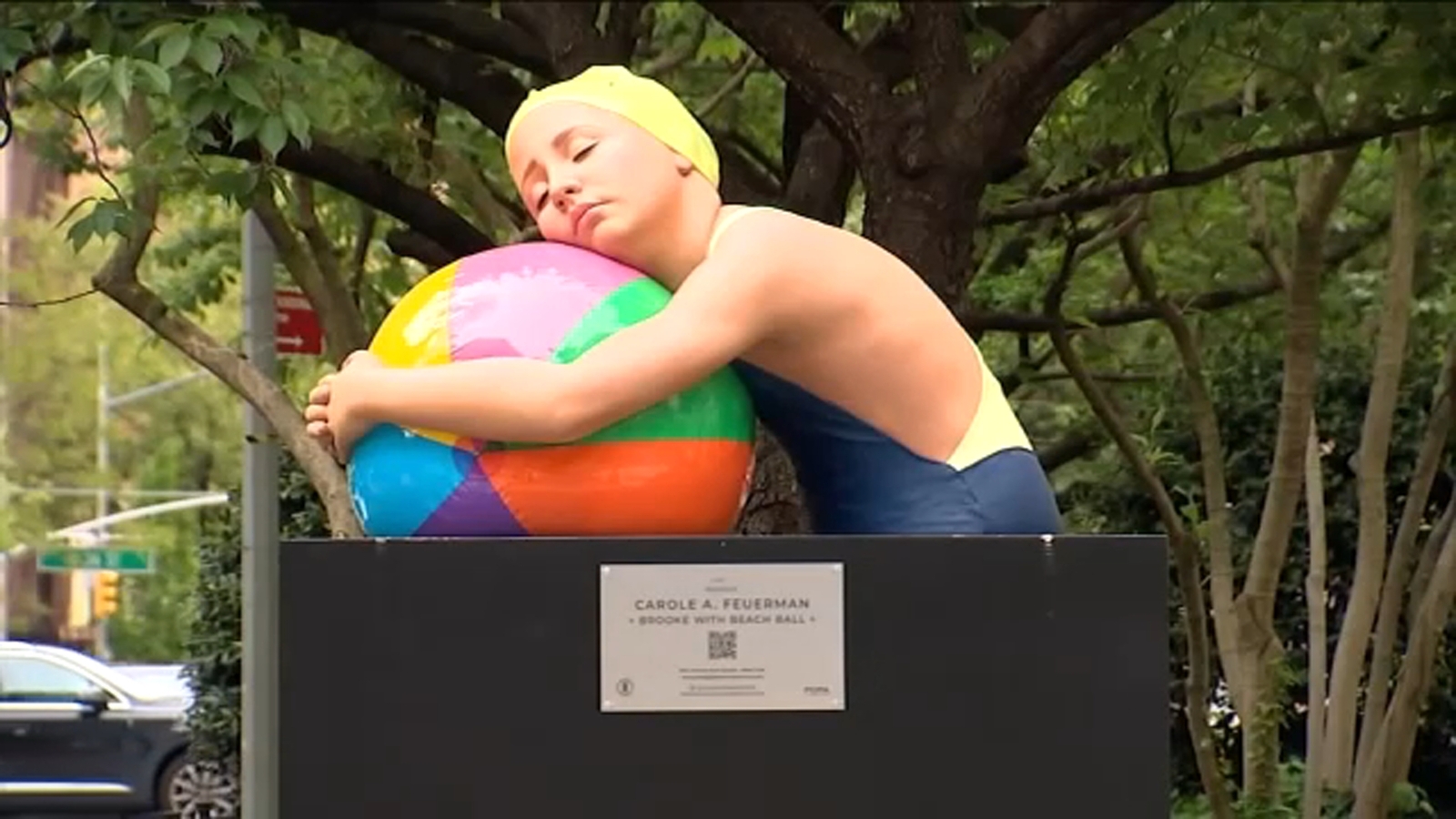 New hyper-realistic sculptures of swimmers unveiled along Park Avenue - Vimarsana News