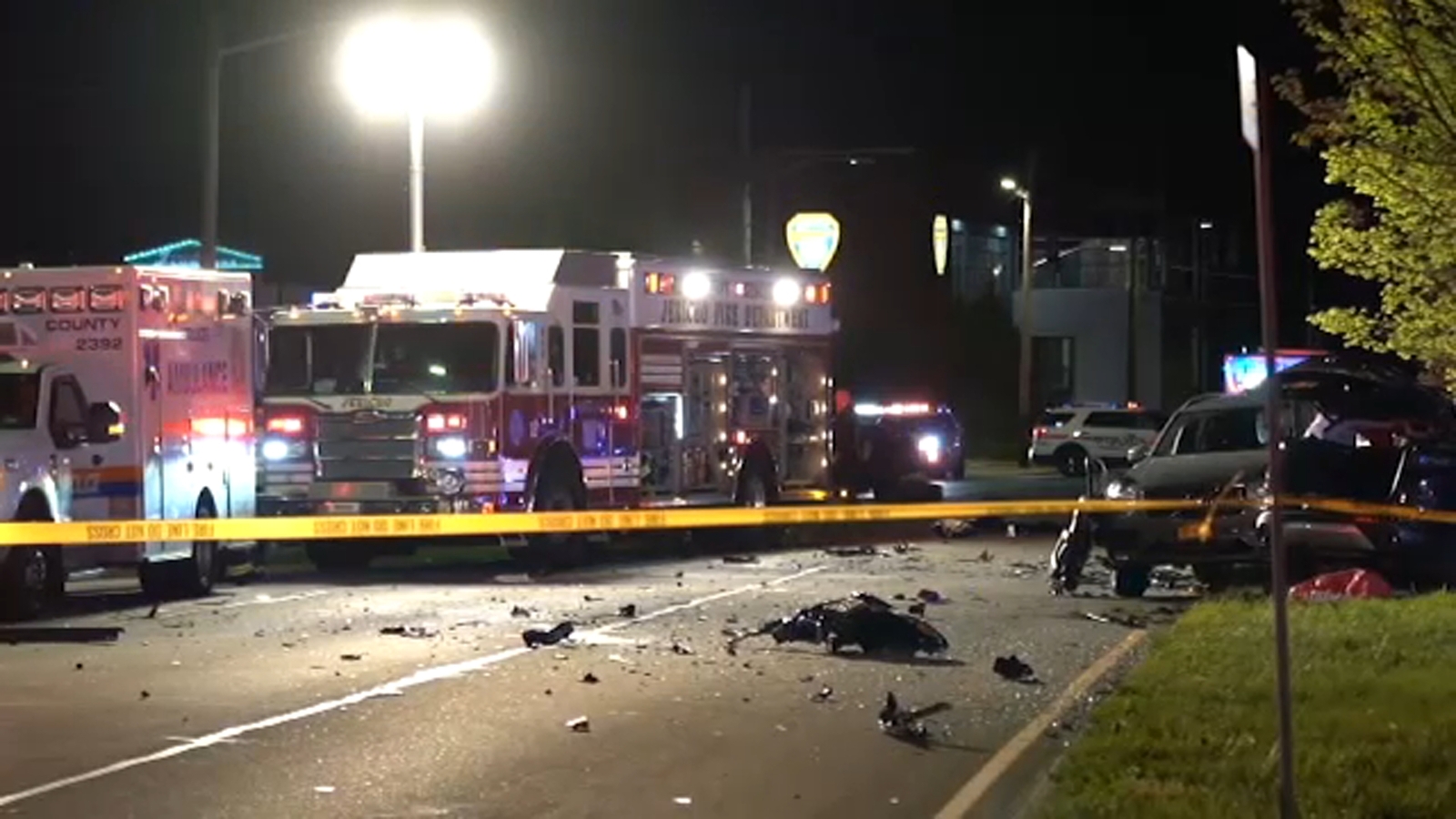 Fatal crash closes Route 106 between Jericho Turnpike to Long Island Expressway North Service Road