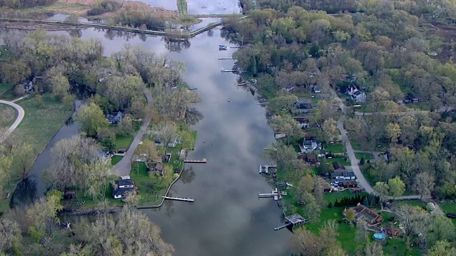 Dead body found in Fox River amid search for missing man Gustavo Guzman Perez, last seen on North Green Street: McHenry, IL police - Vimarsana News