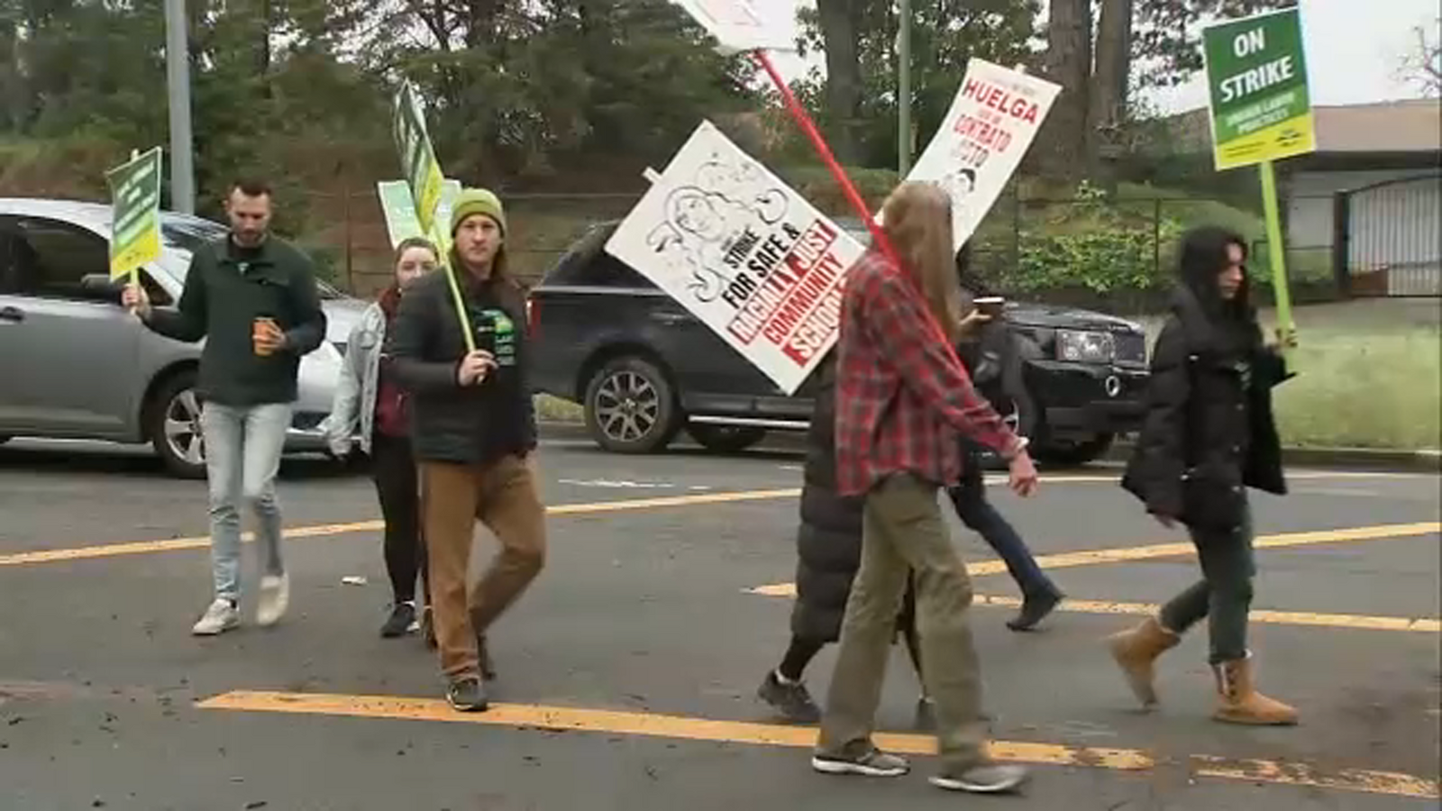 More than 3,000 Oakland teachers go on strike after no deal reached with school district - Vimarsana News