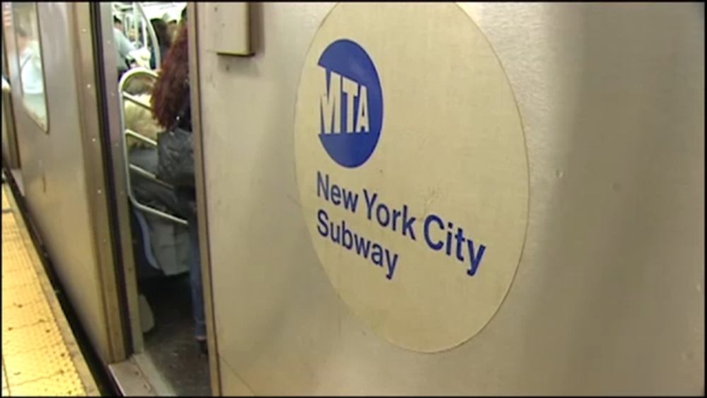 Extra Time: How to react if a person in distress is on the subway?