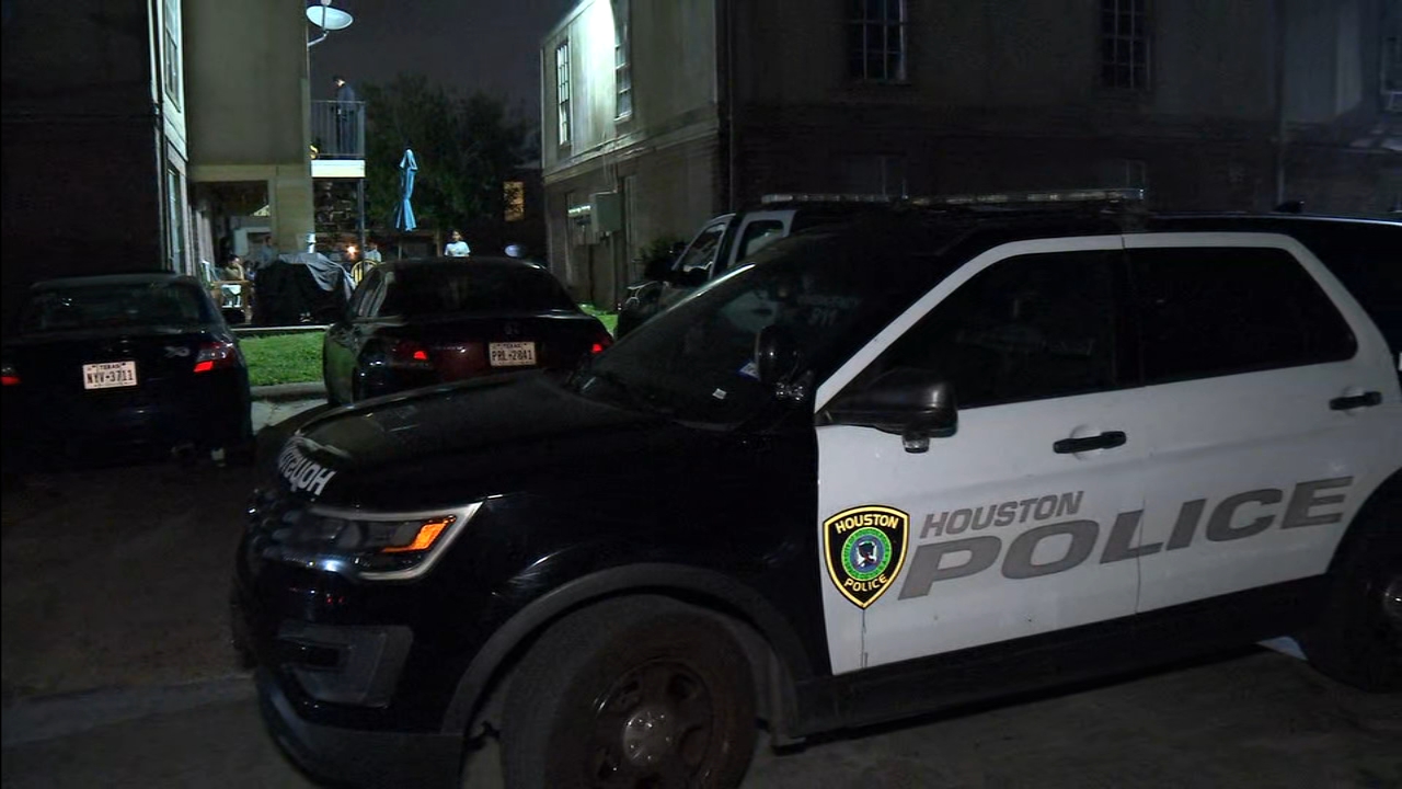Infant dies after being left alone in tub in SW Houston, police say