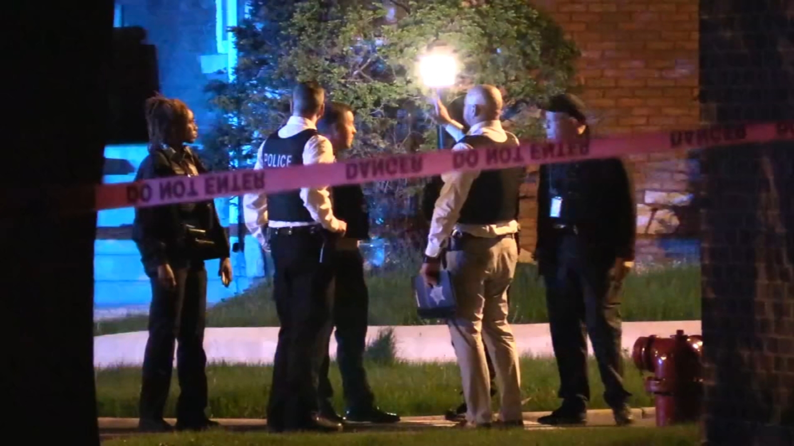 Chicago shooting: Off-duty CPD officer shot on Blackstone Avenue in Avalon Park, police say - Vimarsana News