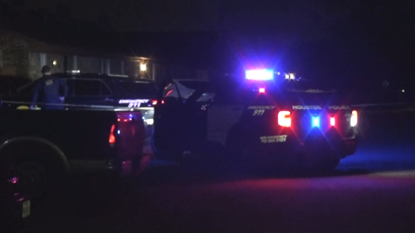 16yearold shot and killed while sitting in parked car with mother at SE Houston apartment complex