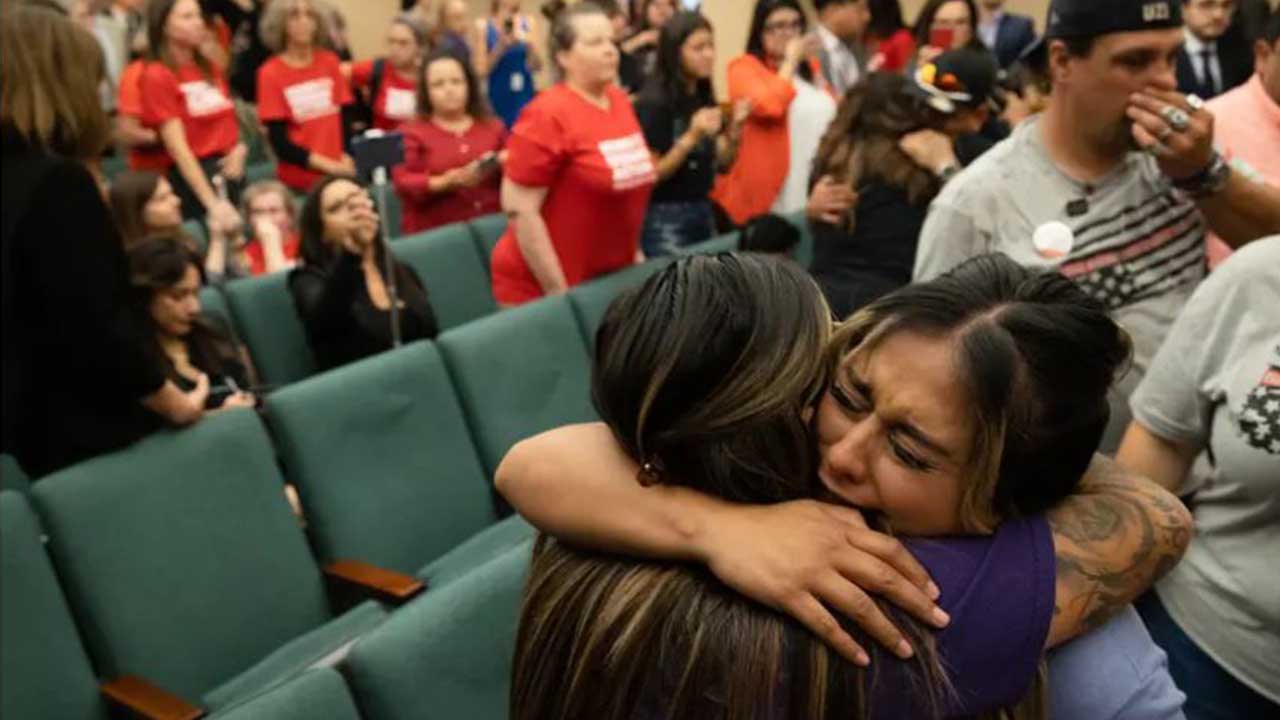 After Allen shooting, Texas Republicans downplay guns and shift focus
