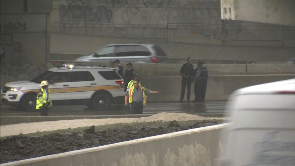 Woman, child injured after jumping onto I-90 at Jane Byrne Interchange