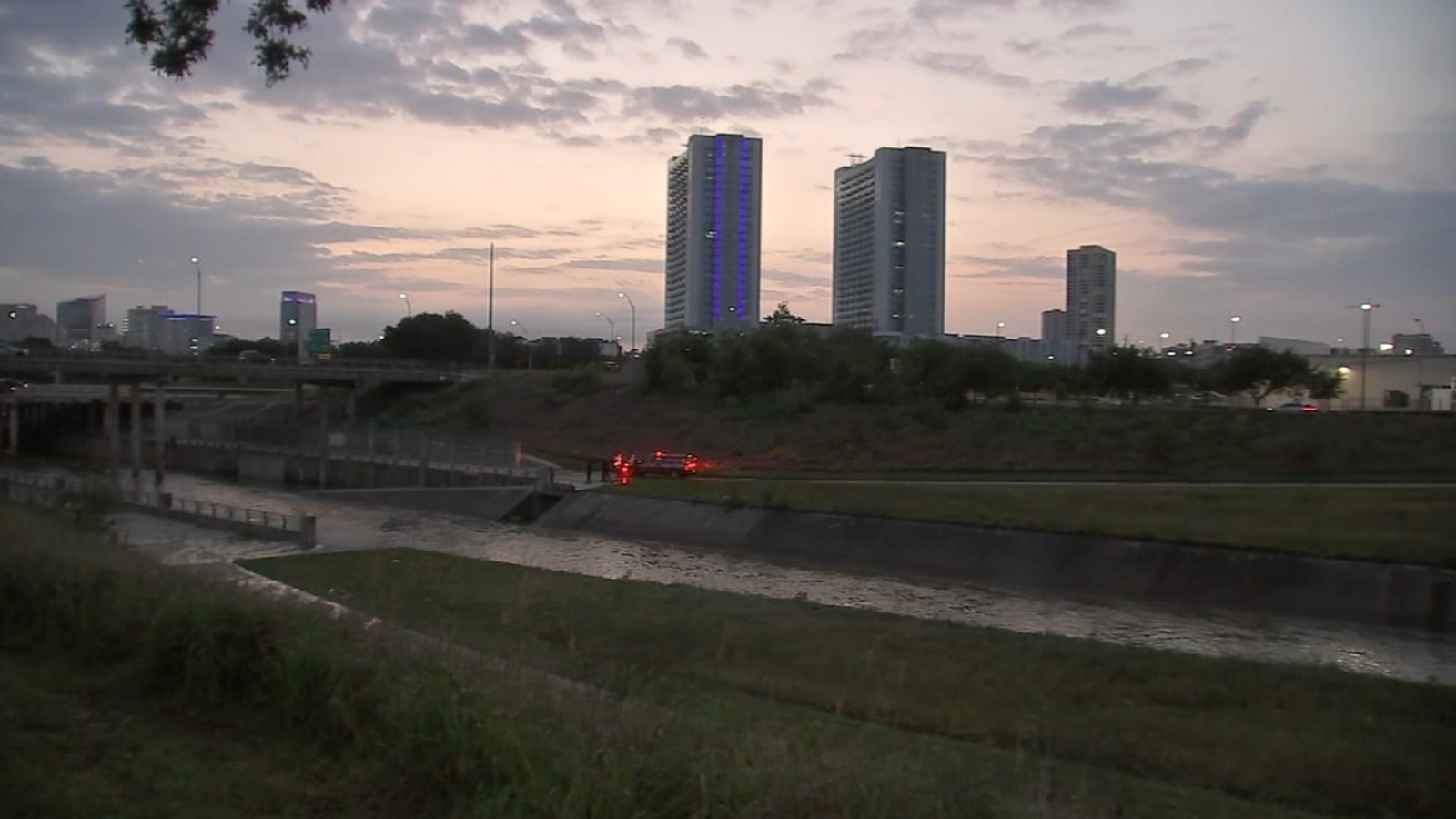 Houston water search: Attempted rescue in Brays Bayou leads to crews looking for man - Vimarsana News