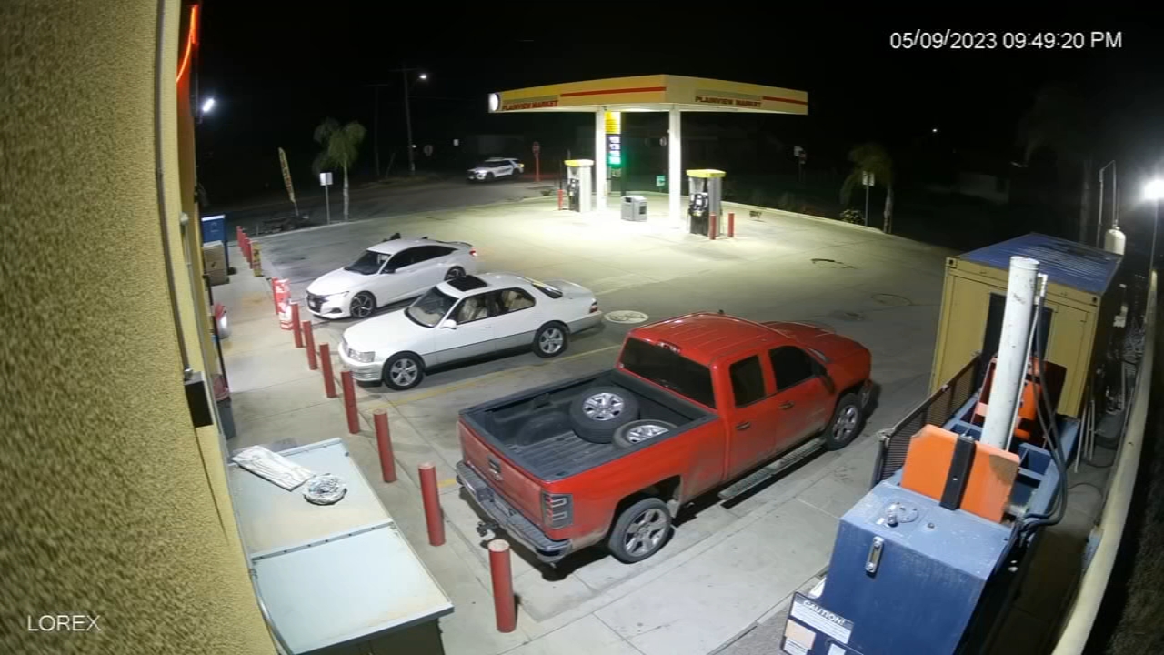 3 arrested after deputy interrupts armed robbery at Tulare County market