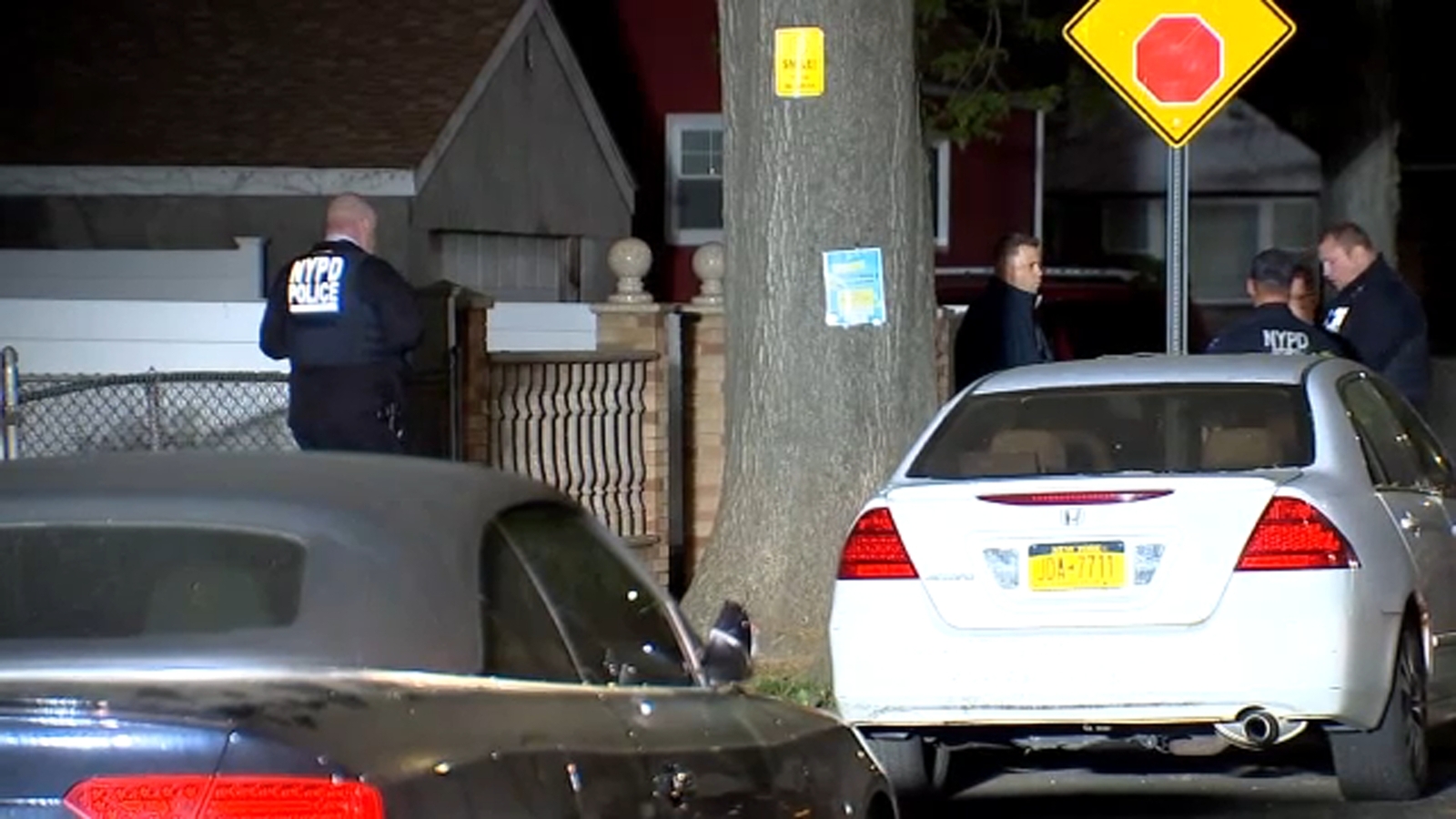 NYC Crime: 16-year-old girl likely caught in crossfire when shot in had in Queens: Police - Vimarsana News
