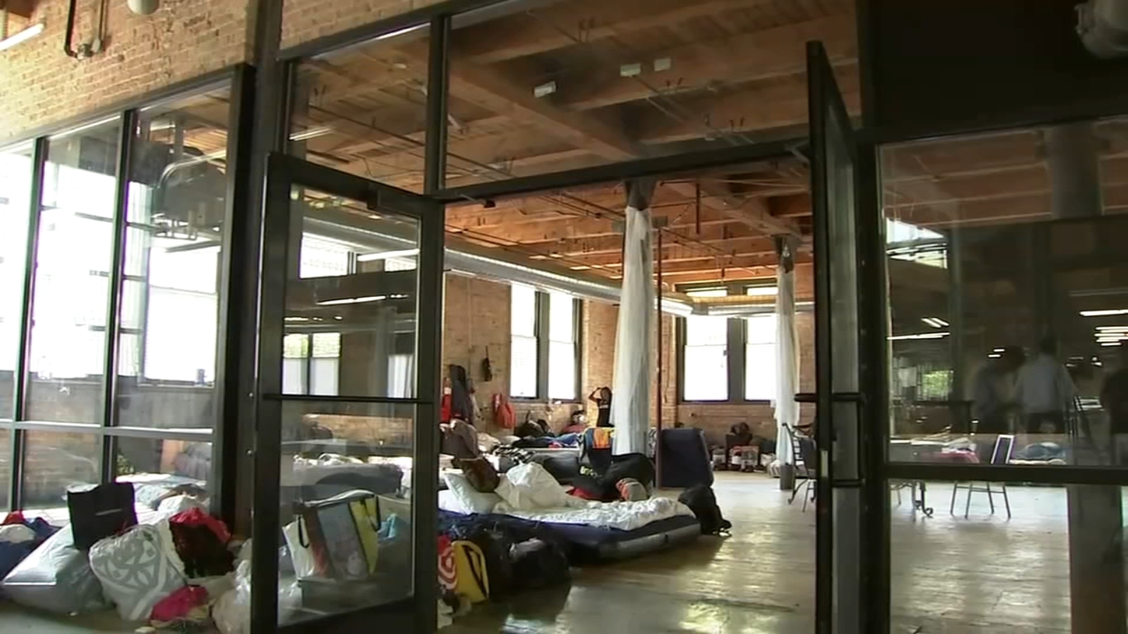 Chicago braces for more migrants as Title 42 border policy officially expires