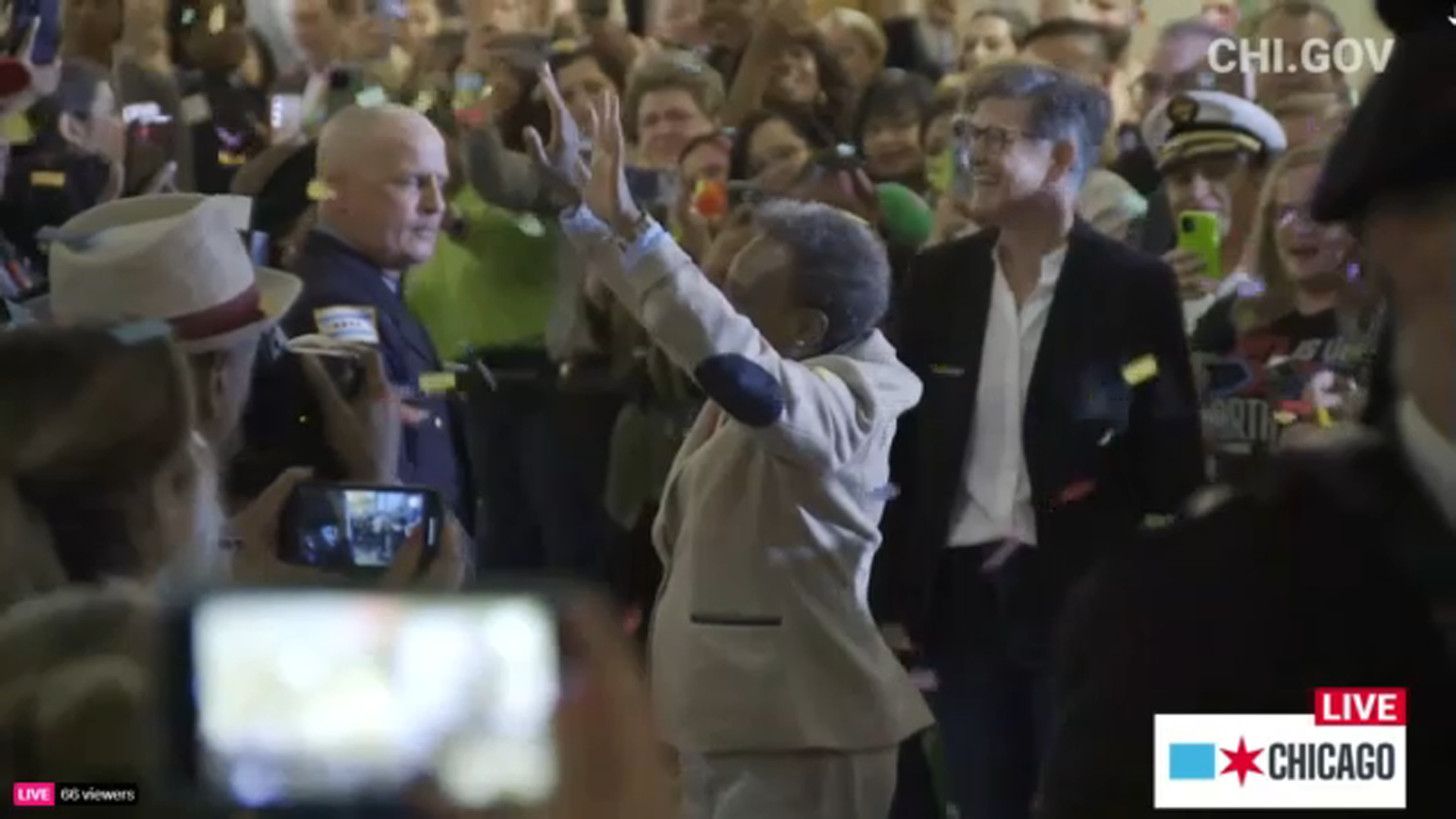 Lori Lightfoot walks out of City Hall for last time as Chicago mayor