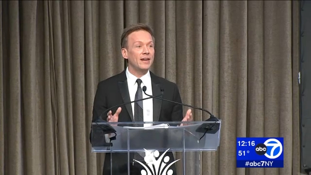Dan Krauth emcees The Family Center spring event