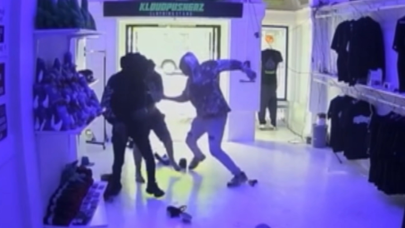 Caught on video 2 men brutally beaten by armed robbers in downtown Los Angeles clothing store  ExBulletin Caught on video 2 men brutally beaten by armed robbers in downtown Los Angeles clothing store  ExBulletin