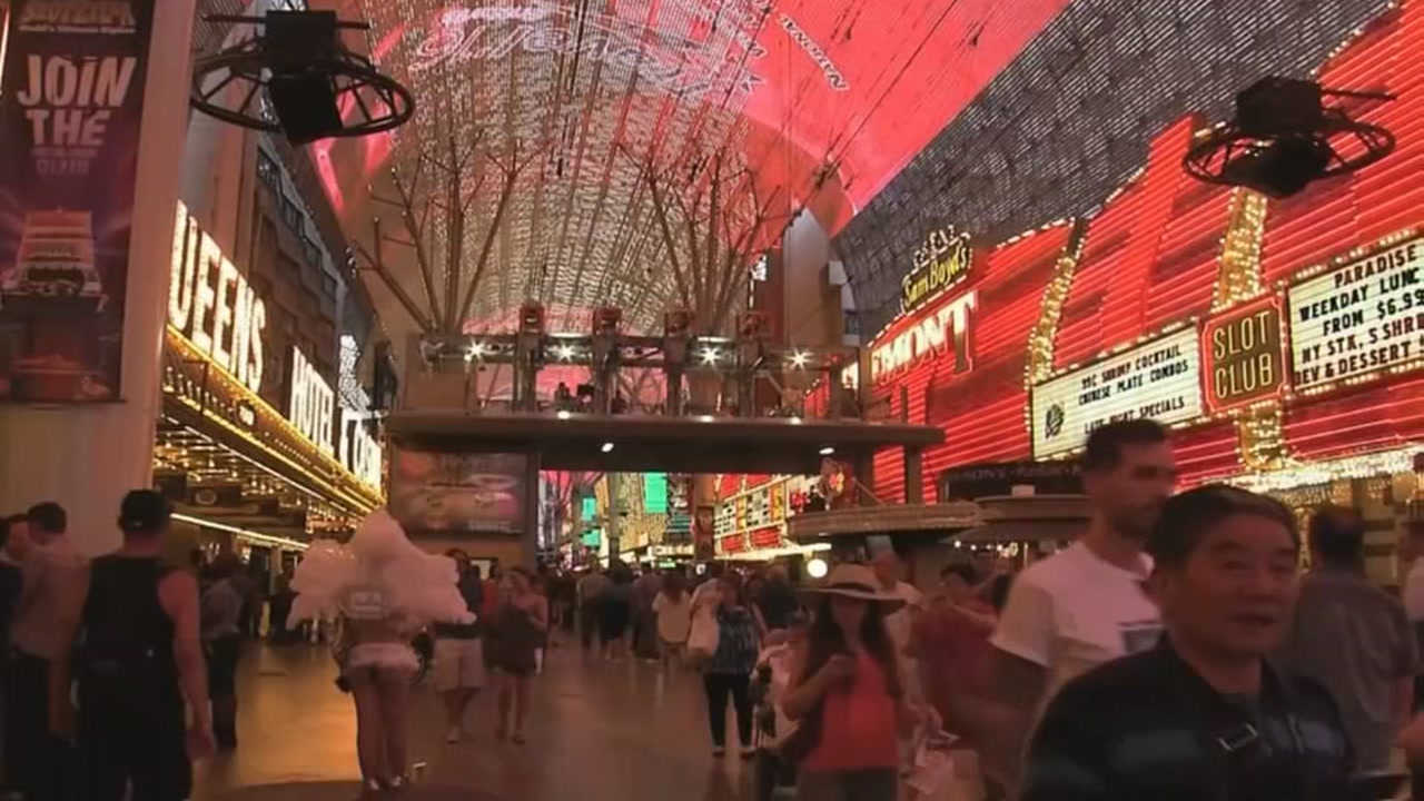 Teen on zipline soaks Las Vegas tourists with urine