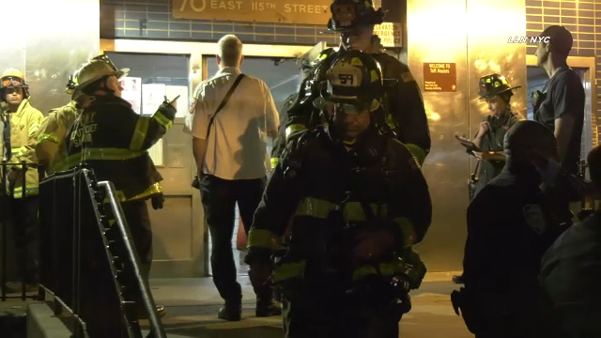 2 injured in fire at Manhattan high-rise building