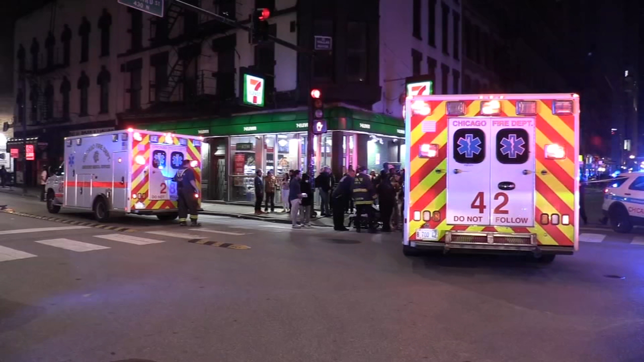 3 shot on River North sidewalk: Chicago police