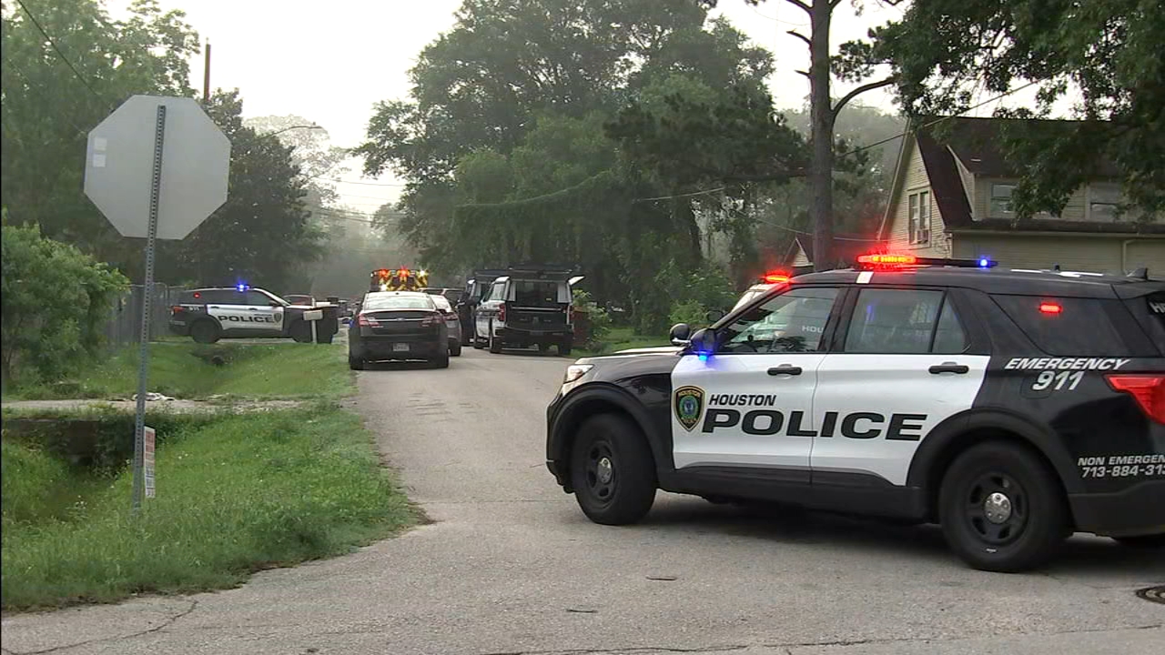 Man found dead in N. Houston street was shot multiple times, HPD says