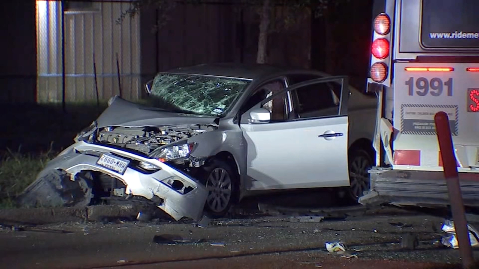 18-year-old woman accused of carjacking leads police on chase before hitting METRO bus in southwest Houston, police say - Vimarsana News