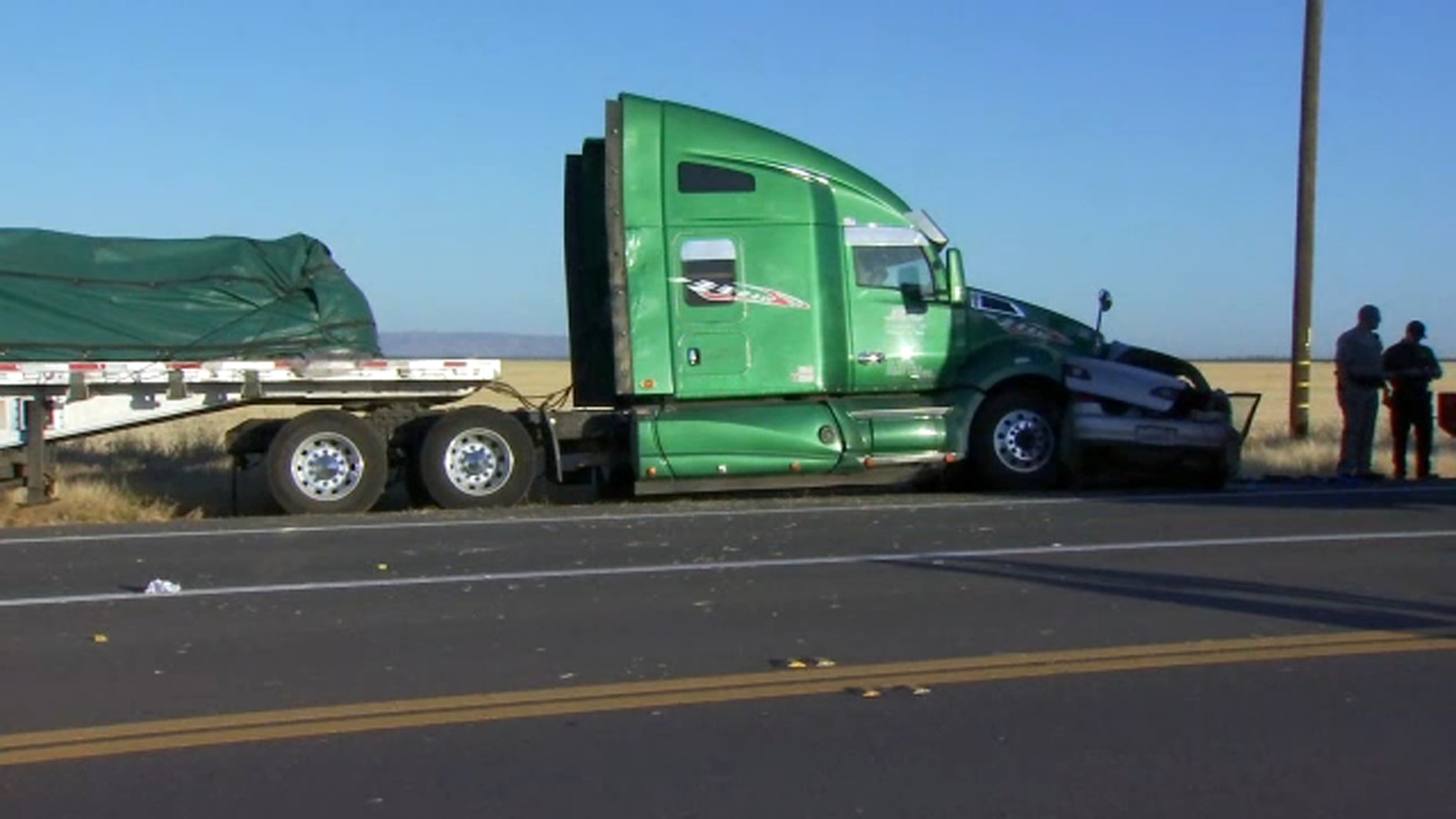3 killed in crash involving semitruck in Fresno County, CHP says