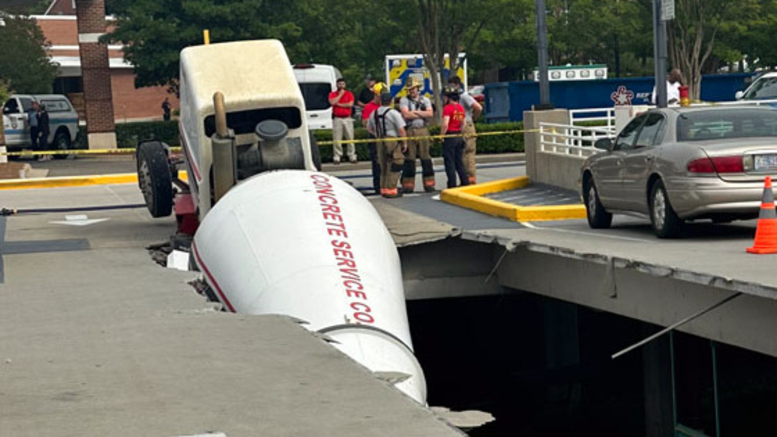 Hospital parking deck collapse NC | Part of Moore Regional Hospital parking deck collapses in incident with cement truck - Vimarsana News