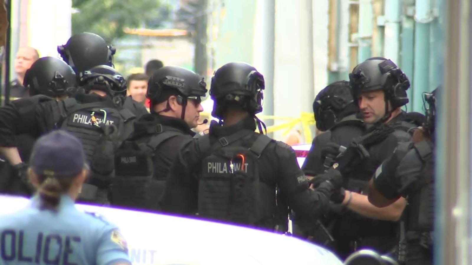 Philadelphia police on scene of barricade situation after fatal double shooting in Kensington neighborhood - Vimarsana News