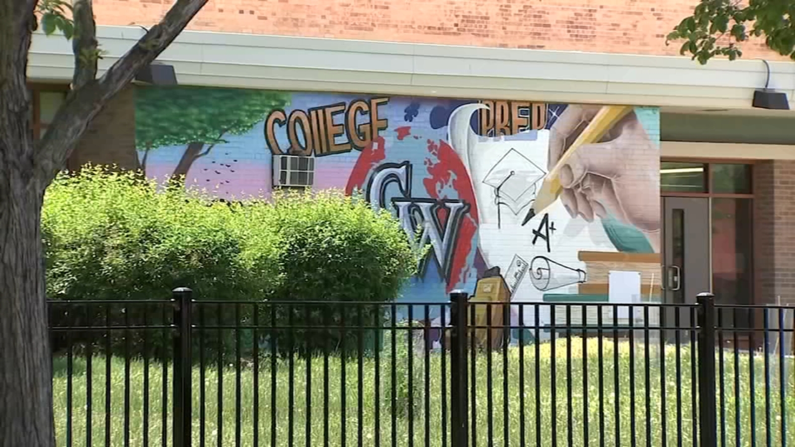 Chicago Public Schools student alleges teacher threatened her with gun - Vimarsana News